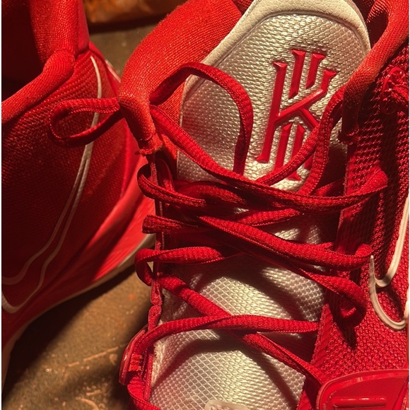 Kyrie Nikes size 12 - Picture 3 of 4